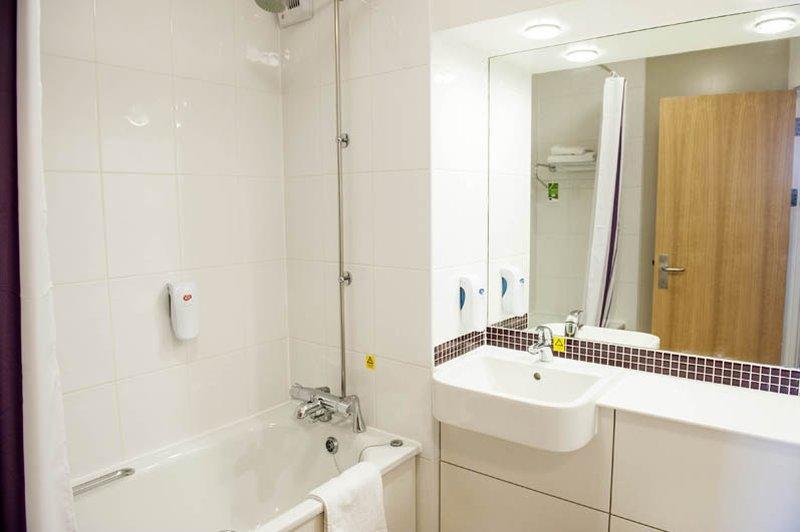 Premier Inn London Илфорд Экстерьер фото