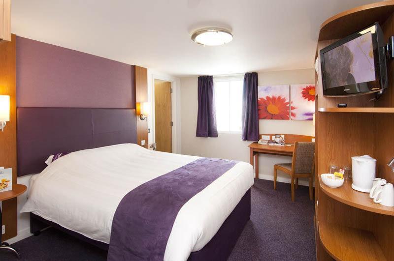 Premier Inn London Илфорд Экстерьер фото