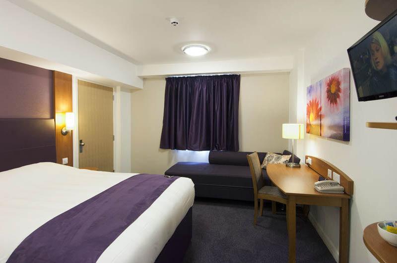 Premier Inn London Илфорд Экстерьер фото