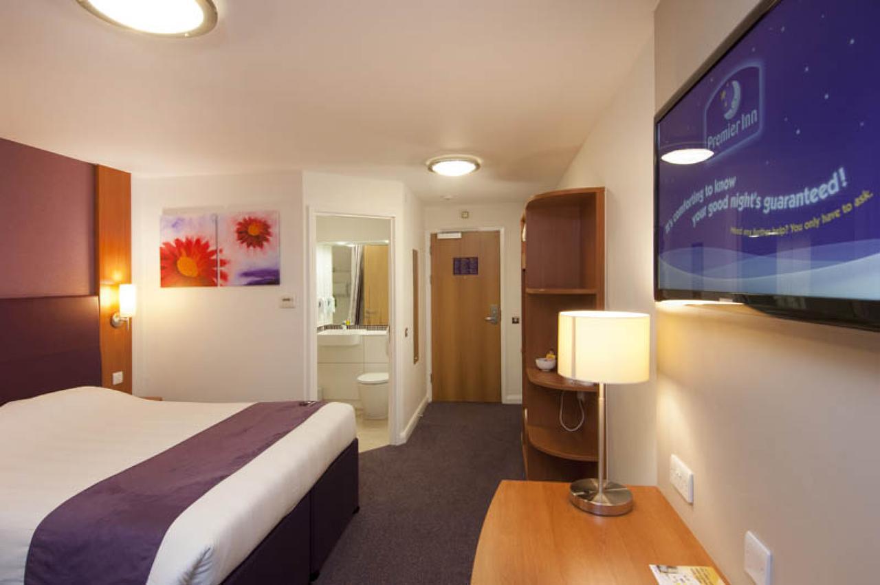 Premier Inn London Илфорд Экстерьер фото