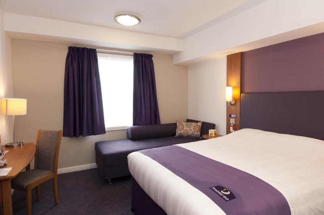 Premier Inn London Илфорд Экстерьер фото
